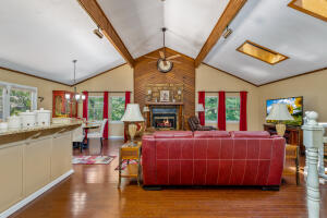 451642 Goshawk Lane Property Photo 14