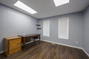 601 S Broadway Street Property Photo 9