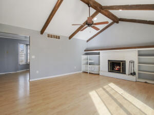 1307 W 16th Street Property Photo 3