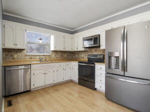 1307 W 16th Street Property Photo 6