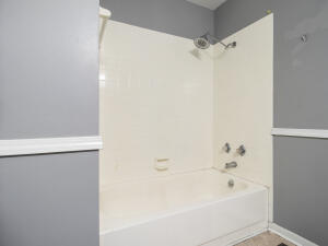 1307 W 16th Street Property Photo 8