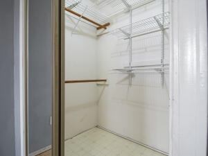 1307 W 16th Street Property Photo 10
