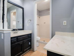 1307 W 16th Street Property Photo 14