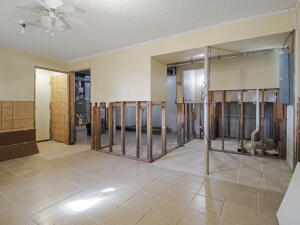 1307 W 16th Street Property Photo 21