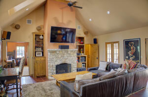 451514 Pheasant Circle Property Photo 6