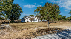 63900 E 330 Road Property Photo 4