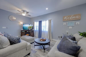 1168 W Osage Street Property Photo 7