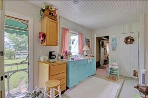 35868 S Highway 82 Property Photo 10