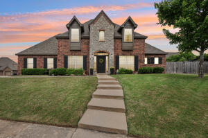 3305 N Oak Avenue Property Photo 1