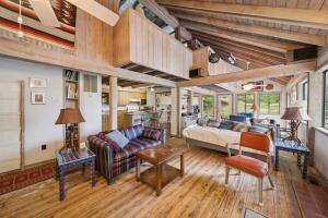 556 Private Road 65 Property Photo 6