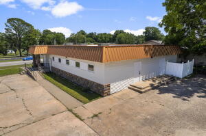 700 S Main Street Property Photo 2