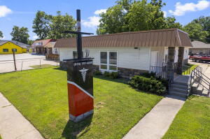 700 S Main Street Property Photo 3