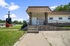 700 S Main Street Property Photo 4