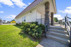 700 S Main Street Property Photo 5