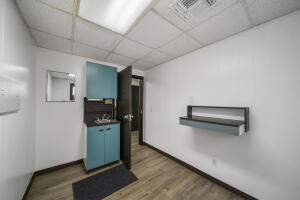 700 S Main Street Property Photo 22