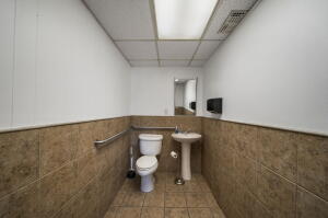 700 S Main Street Property Photo 23