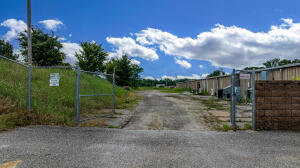 39026 S Highway 82 Property Photo 4