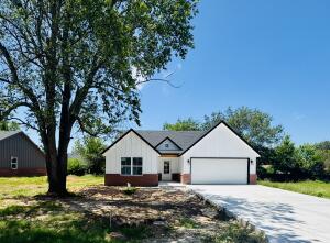 104 Zachary Drive Property Photo 1