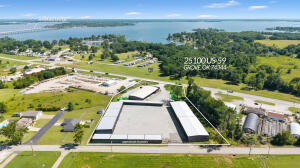 25100 Us-59 Property Photo 2