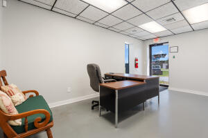 25100 Us-59 Property Photo 15