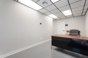 25100 Us-59 Property Photo 16