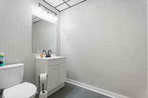 25100 Us-59 Property Photo 24