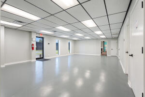 25100 Us-59 Property Photo 28