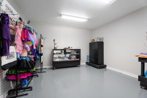 25100 Us-59 Property Photo 40