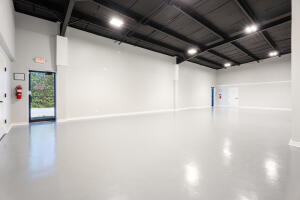 25100 Us-59 Property Photo 42