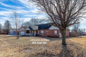 900 E 9th Street Property Photo 3