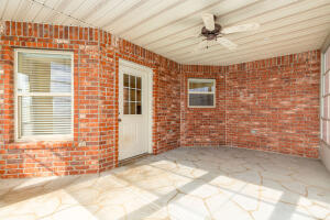 900 E 9th Street Property Photo 50