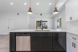 32445 Oxford Drive Property Photo 10