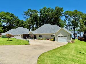 1211 Red Bud Drive Property Photo 1