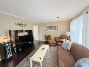 2025 Ne B Street Property Photo 5