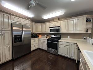 2025 Ne B Street Property Photo 6