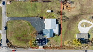 1916 Sw E Street Property Photo 12