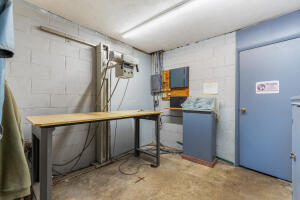 1916 Sw E Street Property Photo 38