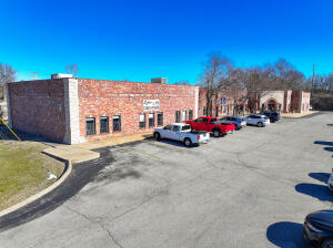414 E 3rd Street Property Photo 6