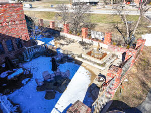 414 E 3rd Street Property Photo 8