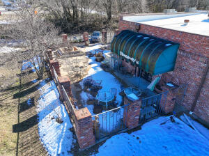 414 E 3rd Street Property Photo 9