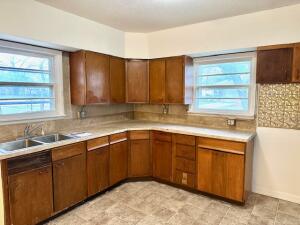 401 S Scraper Street Property Photo 12