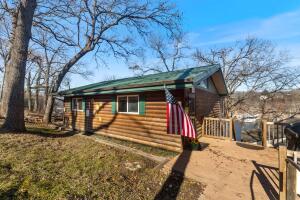 377 Lake Front Avenue Property Photo