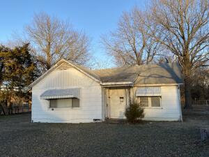 1644 Ne D Street Property Photo 1