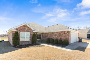 1015 Village Drive Property Photo 1