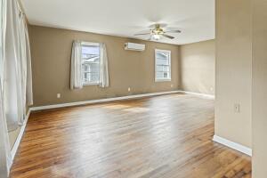 402 S Broadway Street Property Photo 2