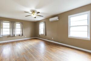 402 S Broadway Street Property Photo 3