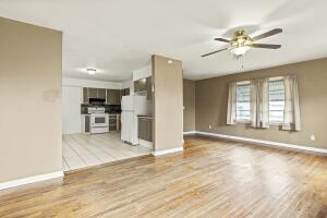 402 S Broadway Street Property Photo 6