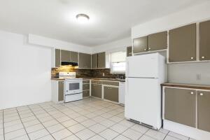 402 S Broadway Street Property Photo 8