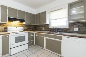 402 S Broadway Street Property Photo 9