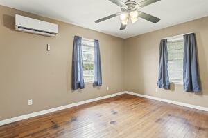 402 S Broadway Street Property Photo 16